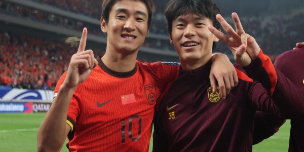 九游娱乐登录入口-声援队友韦世豪！胡荷韬：停止波及到无辜的家人，能做到吧？