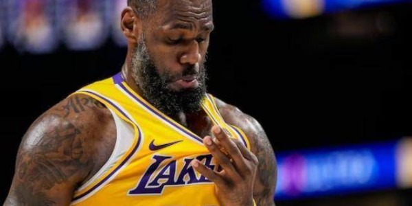 九游娱乐入口-珍妮·巴斯：詹姆斯的工资应该是现在的两倍